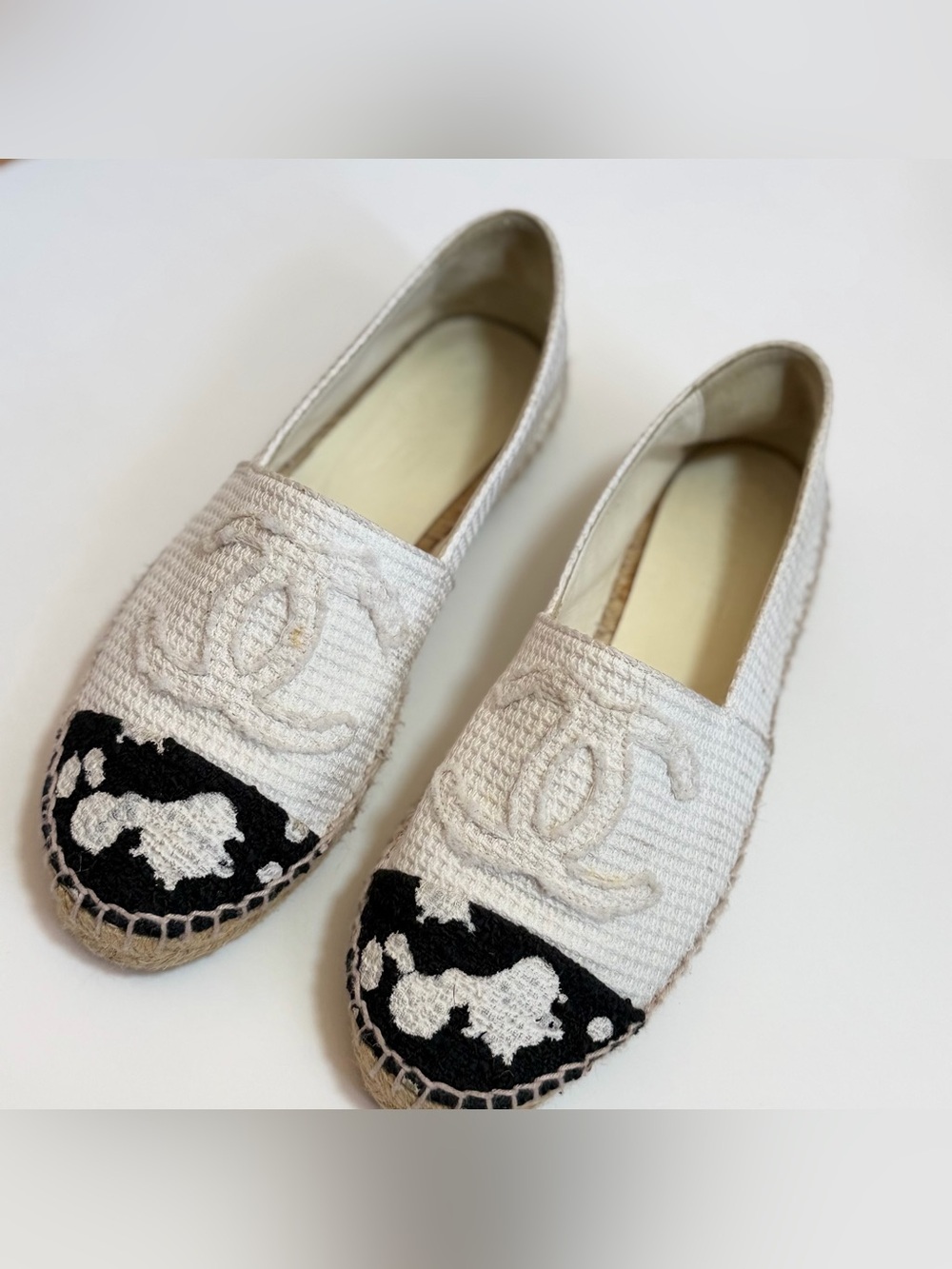 Chanel CC Tweed Cow Print Cap Toe Espadrilles Flats White Black Size 37 Womens - Picture 2 of 10